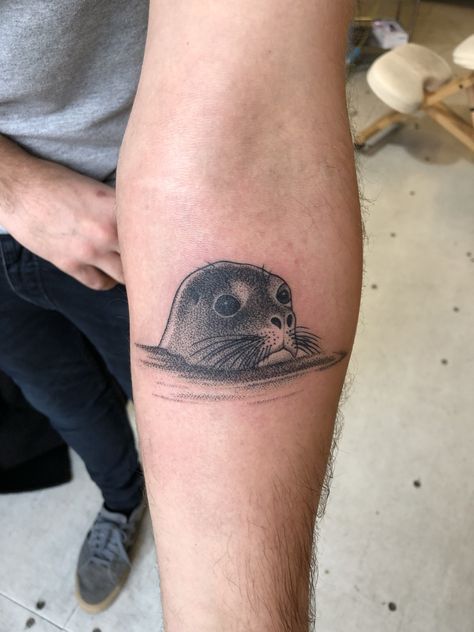 #tattoo #tattoos #tattoosforwomen #tattoist #tattooideas #dotwork #dotworktattoo #dotworkers #smalltattoos #cutetattoos #seal Martha Smith, Simon Tattoo, Ice Tattoo, Seal Tattoo, Seal Face, Night Tattoo, Tattoo Face, 3 Tattoo, Modern Tattoos