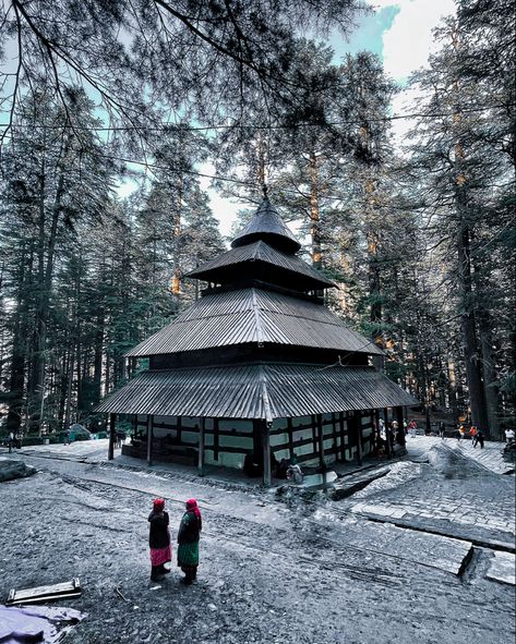 Hidimba Devi Temple, locally known as Dhungari Temple, also known variously as the Hadimba Temple, is located in Manāli, a hill station in the State of Himāchal Pradesh in north India. It is an ancient cave temple dedicated to Hidimbi Devi, wife of Bhima, a figure in the Indian epic Mahābhārata. Indian Hill Stations, Hidimba Temple Manali, Himachal Pradesh Culture, Hadimba Temple Manali, Manali Trip, City Palace Jaipur, Baba Deep Singh Ji, Cave Temple, Devi Temple