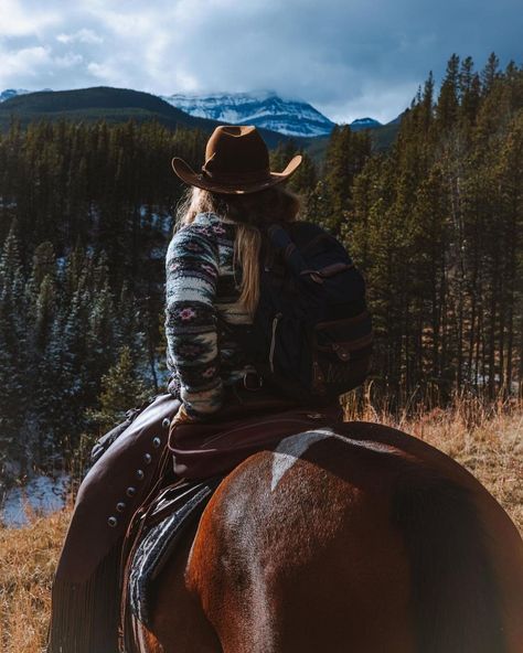 Wyoming Cowgirl Aesthetic, Equestrian Aesthetic Western, Western Equestrian Aesthetic, Horse Wrangler Aesthetic, Ranch Girl Aesthetic, Bareback Horse Riding Aesthetic, Western Ranch Aesthetic, Horse Ranch Aesthetic, Emmie Sperandeo