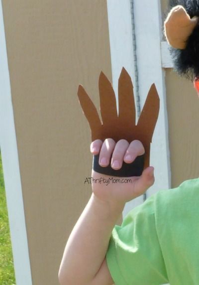 diy monster claws, easy costume idea, easy costume, monster hands, thrifty… Diy Dinosaur Costume, Monster Claws, Diy Costumes Kids Boys, Thrifty Crafts, Dino Costume, Quick Costumes, Monster Costume, Boys Diy, Monster Hands