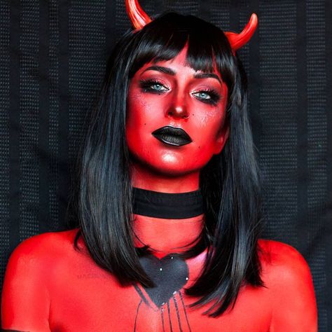 3,405 Likes, 52 Comments - Jessika Petten (@jessikapetten) on Instagram: “Baby's Black Heart, inspired by @amber.carr.art 😈🖤 I've seen a couple adaptations by other makeup…” Devil Diy Costume Women, Hallowing Makeup, Demon Makeup, Devil Woman, Demon Costume, Devil Makeup, Halloween Makeup Diy, Devil Halloween, Devil Costume