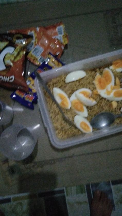 Midnight snack while playing ml Munchies Snacks Late Nights Sweet, Midnight Snack Snapchat, Midnight Snack Ideas, 7 11 Food, Midnight Food, Pancit Canton, Alcohol Pictures, Munchies Snacks, Midnight Snack