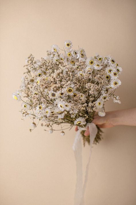 Designs With Only Dried Flowers – hiddenbotanicsweddings Dried Daisies, Meadow Bouquet, Bouquet Wildflower, Bud Vases Flowers, Fairytale Bridal, Flower Crown Bridesmaid, Daisy Bouquet, Dried Bouquet, Wildflower Bouquet