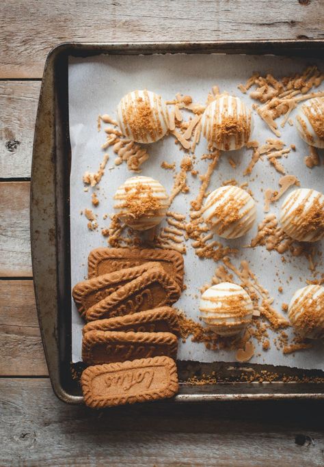 Cookie Butter Cake, Biscoff Truffles, Biscoff Recipes, Cake Ball Recipes, Biscoff Cake, Cake Ball, Biscoff Cookie Butter, Candy Bark, Biscoff Cookies