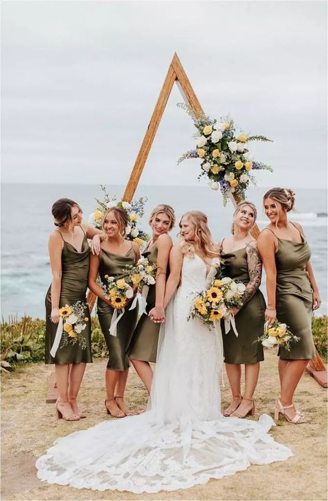 33 Beach Wedding Bridesmaid Dresses: Stunning Seaside Ideas Green Bridesmaid Dresses Beach, Bridesmaids Dresses Green, Bridesmaid Photo Ideas, Bridal Party Color Schemes, Photos Bridesmaids, Beach Bridal Party, La Jolla Wedding, Beach Wedding Bridesmaid Dresses, Bridal Parties Colors