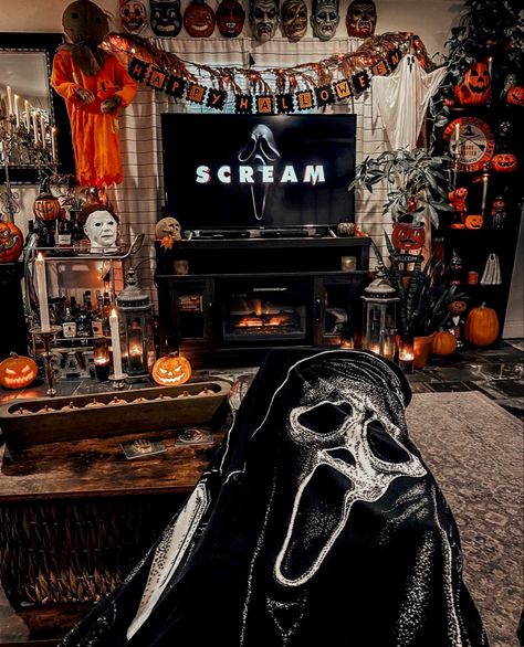 Horror Room, Halloween Living Room, Halloween Date, Halloween Bedroom Decor, Halloween Bedroom, Casa Halloween, Halloween Room Decor, Cozy Fall Decor, Dark Home Decor