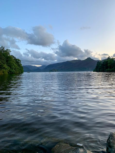 📍Sunset on Derwentwater, Keswick, Lake District 🏴󠁧󠁢󠁥󠁮󠁧󠁿🇬🇧 #travelblogger #travelphotography #visitengland #lakedistrict #lakedistrictnationalpark Windemere Lake District, Keswick Lake District, Wast Water Lake District, Windermere Lake District, Tarn Hows Lake District, Lake District National Park, Visiting England, Lake District, May 27