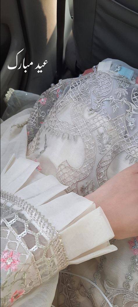 Eid Aesthetic Pictures Ideas, Eid Dresses Pakistani 2023, Eid Outfit Aesthetic Pictures, Eid Mubarak Pics Aesthetic, Eid Mubarak Aesthetic Pictures, Ramzan Aesthetic Pics, Eid Astethic Pics, Eid Mubarak Dpz For Girl, Eid Girls Aesthetic