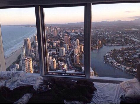 Bed Overlooking City Apartamento New York, Bedroom With A View, Apartment View, Apartment Goals, Huge Windows, Window View, Dream Apartment, Concrete Jungle, City Living