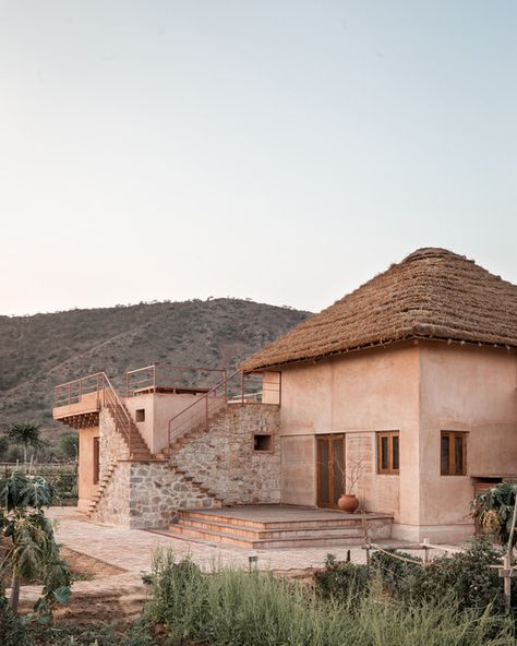 Alwar Rajasthan, Rammed Earth Wall, Mud House, House Sketch, Rammed Earth, Stone Masonry, Cob House, Vernacular Architecture, Thatched Roof