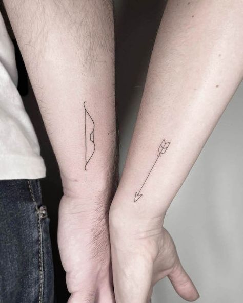 Sagittarius Matching Tattoo, Couple Arrow Tattoo Ideas, Bow And Arrow Matching Tattoo, Matching Sagittarius Tattoos, Bow And Arrow Tattoo Couple, Couple Tattoos With Meaning, Unique Couple Tattoos, Crossed Arrow Tattoos, Bow And Arrow Tattoo