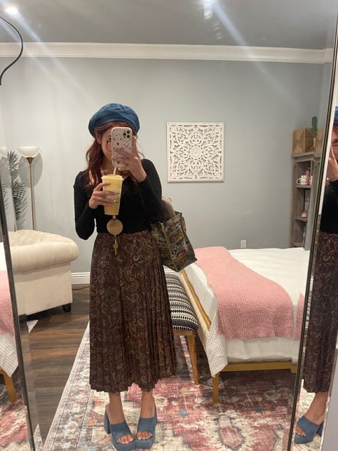 Ootd fall outfit long skirt beret and denim shoes Librarian Chic Outfits, Librarian Outfit, Librarian Fashion, Librarian Chic, Personal Style Inspiration, Teacher Outfits, Dream Girl, Librarian, Thrift Store