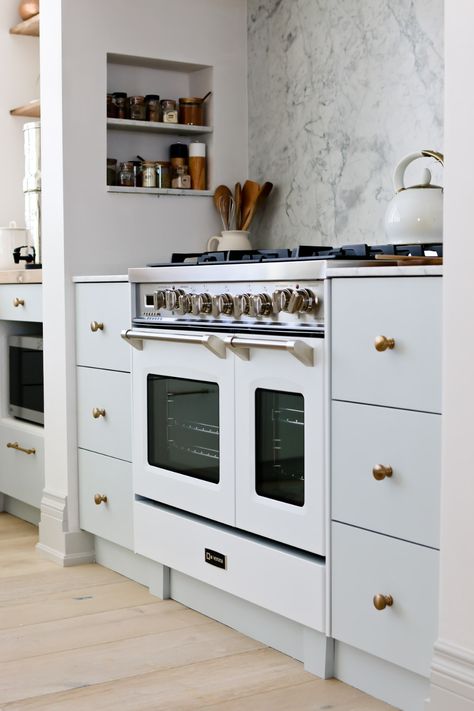 Double Oven Italian Range, Italian Gas Range, Verona Oven, Gas Ovens And Stoves, Marble Countertops And Backsplash, Diy Marble Countertops, Italian Range, Gas Ovens, Bertazzoni Range