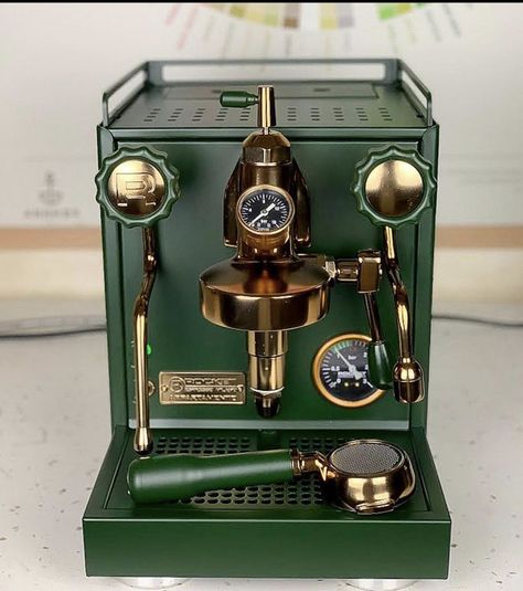 Home Espresso Machine, Deco Studio, Coffee Corner, Cute Kitchen, Espresso Machines, Coffee Station, Dream Apartment, Dream House Decor, Kitchen Stuff