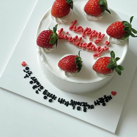 Fruit Bday Cake, Minimalist Cakes, Food Bakery, Pinterest Cake, Birthday Aesthetic, Cake Strawberry, Korean Cake, Funny Birthday Cakes, Cute Baking