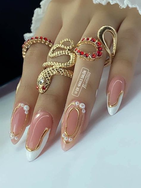 White Gold And Pink Nails, Pink White And Gold Nails, Nails Con Relieve, Shiny Nails Designs, Kutek Disney, Girly Acrylic Nails, Blush Nails, Acrylic Nails Coffin Short, Uñas Acrilicas