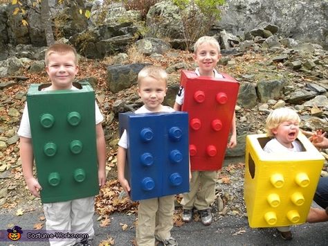 Lego Costume Diy, Homemade Costumes For Kids, Halloween Costumes Kids Homemade, Diy Fantasia, Do It Yourself Decoration, Easy College Halloween Costumes, Lego Costume, New Halloween Costumes, Easy Diy Costumes