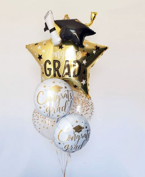 Grad Balloon Bouquet, Easy Graduation Party Decorations, Balloon Decorations Graduation, Unique Graduation Party Ideas, Gold Graduation Decorations, Congratulations Balloons, Graduation Party Pictures, Graduation Party Desserts, Balloon Arch Diy