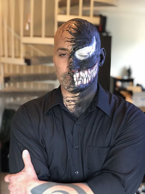 Halloween Sfx Makeup Men, Venom Makeup Men, Male Sfx Makeup, Venom Makeup Halloween, Men Face Paint Halloween, Mens Halloween Face Paint, Halloween Face Makeup Men, Halloween Makeup Looks Men, Halloween Makeup Mann