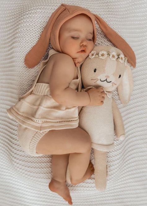 40+ First Easter Baby Photo Shoot Ideas You Can Do at Home First Easter Newborn Photo Ideas, Baby Girl Photoshooting Ideas Easter, Baby Easter Basket Pictures, Easter Pics For Kids, Diy First Easter Pictures, Easter Bunny Baby Photoshoot, Diy Baby Easter Photoshoot, 4 Month Old Easter Pictures, Carrot Photoshoot