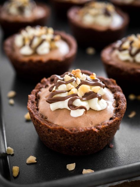 Nutella Mousse Cookie Cups | Cookie Cups | Nutella Dessert | Mousse Filling | Hazelnut Mousse Dessert | Muffin Tin Cookie Cookie Cup Recipes, Best Nutella Recipes, Peanut Butter Cookie Cups, Cup Recipes, Love Bakes Good Cakes, Nutella Mousse, Good Cakes, Nutella Cookie, Nutella Recipes Easy