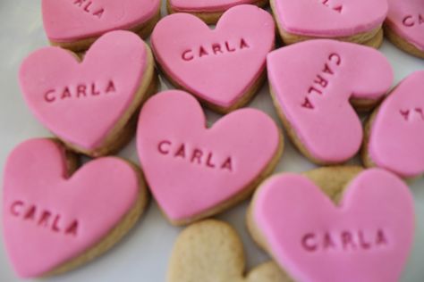 Galletas personalizadas con el nombre de la niña Nice Cake, Friends Drawing, Cookies Ideas, Star Cookies, Wedding Cookies, Pink Stars, Amazing Cakes, First Birthdays, Sugar Cookie