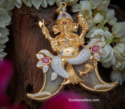 Ganesh puligoru pendant Gold Pendants For Men, Ganesh Pendant, Locket Design, Ganesh Idol, Gold Jewelry Simple Necklace, Beautiful Gold Necklaces, Gold Mangalsutra Designs, Diamond Necklace Designs, Mens Gold Jewelry