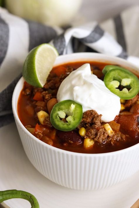 The Best High Protein Chili High Protein Pregnancy Meals, Protein Chili Recipe, High Protein Chili, Low Calorie Chili, Protein Chili, Pregnancy Dinner, High Protein Recipe, Chili Beef, Delicious Chili Recipe