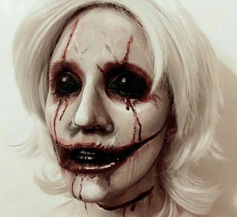 Scary Gore Makeup, Gory Face Makeup, Winter Sfx Makeup, Creepy Sfx Makeup, Halloween Costumes Gore, Gore Clown Makeup, Gore Sfx Makeup, Gore Halloween Costumes, Creepy Make Up