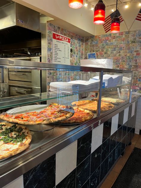 New York Pizzeria Design, New York Pizza Shop, Pizza Delivery Aesthetic, 80s Pizzaria Aesthetic, Pizza Parlor Aesthetic, Nyc Pizza Aesthetic, New York Pizza Aesthetic, Pizza Shop Aesthetic, Pizza Place Aesthetic