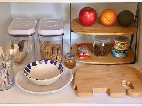 Breakfast snack shelves at How we Montessori (1) Montessori Snack Station, Jam On Toast, Breakfast Station, Snack Station, Making Breakfast, Food Stations, Snack Table, Table Set Up, On Toast