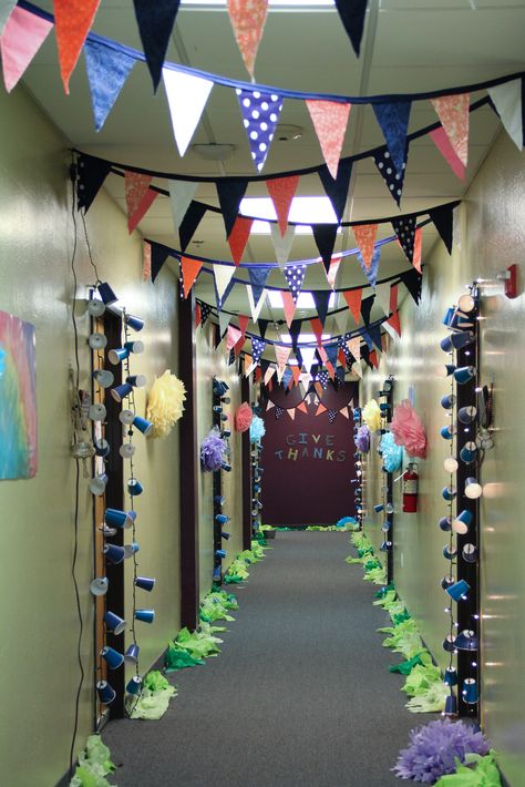 Welcome Event Ideas, College Tech Fest Decoration Ideas, Class Hallway Decor, Homecoming Hall Decorations, College Hallway Decorations, School Hall Decoration Ideas, School Event Decor, Tech Fest Decoration Ideas, College Event Decor