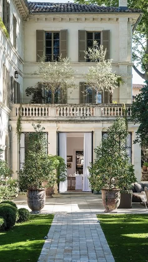 Provincial Home, French Style Homes, The Enchanted Home, Studio Interior Design, Casas Coloniales, French Architecture, Enchanted Home, Casa Exterior, Interior Modern