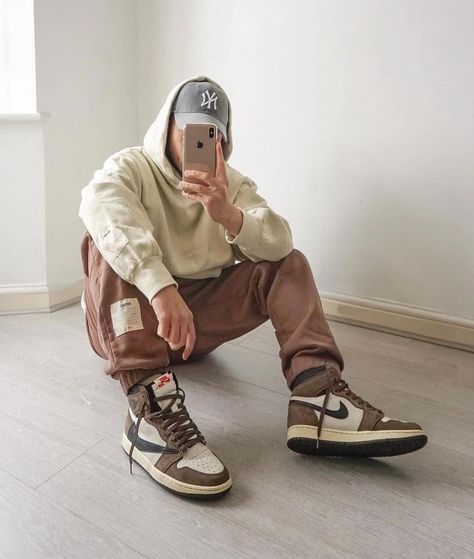 Nike Air Jordan 1 Outfit, Jordan 1 Outfit Men, Air Jordan Outfit, Sporty Outfits Men, Look 80s, Jordan 1 Outfit, Air Jordan 1 Outfit, Men Street Fashion, Street Style Outfits Men