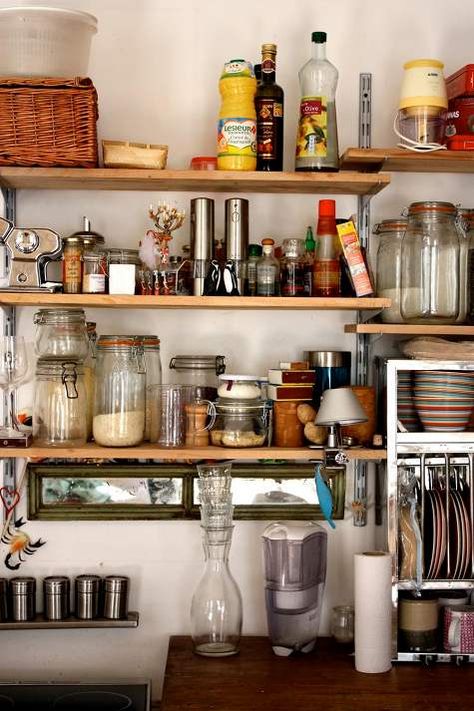 shelves Tiny French Kitchen, Paris Kitchen, French Apartment, Cosy Kitchen, Kitchen Clutter, Kitchen Open, Kitchen Aesthetic, Kitchen Things, Flat Ideas