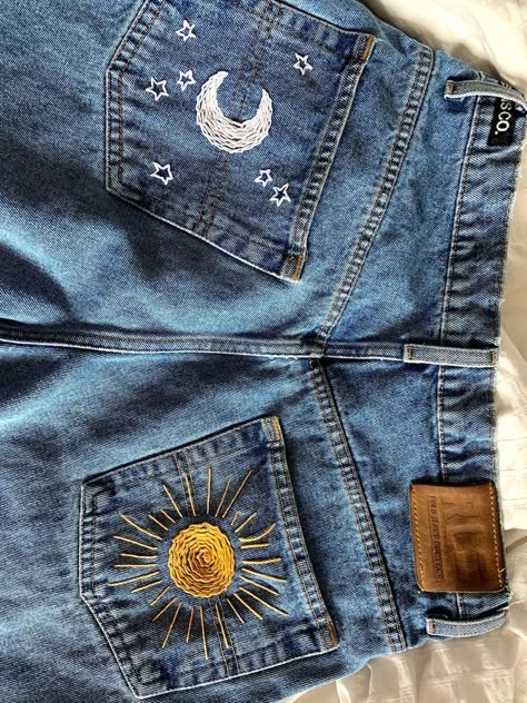 Aesthetic Embroidery, Embroidery Jeans Diy, Clothes Embroidery Diy, Clothes Embroidery, Mode Hippie, Denim Embroidery, Only Aesthetic, Diy Vetement, Estilo Hippie