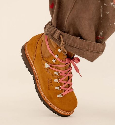 Swag Ideas, Vintage Modern Style, Red Wing Boots, Mountaineering Boots, Mens Outfit Inspiration, Sneakers Addict, Trail Riding, Retro Sneakers, Cozy Fits