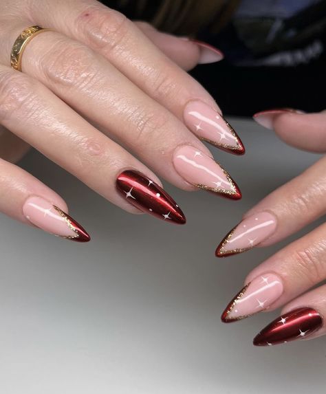 Red Tip Nails, Red And Gold Nails, Unghie Nail Art, December Nails, Red Christmas Nails, November Nails, Christmas Nails Easy, Gold Nail, Christmas Nails Acrylic