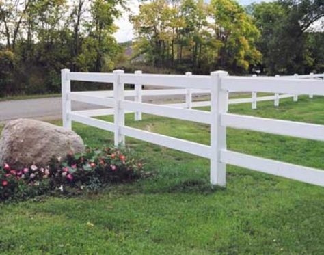 Front Fences, Acreage Ideas, Ranch Fencing, Wood Fencing, Fence Options, Split Rail Fence, Fence Plants, White Fence, Horizontal Fence