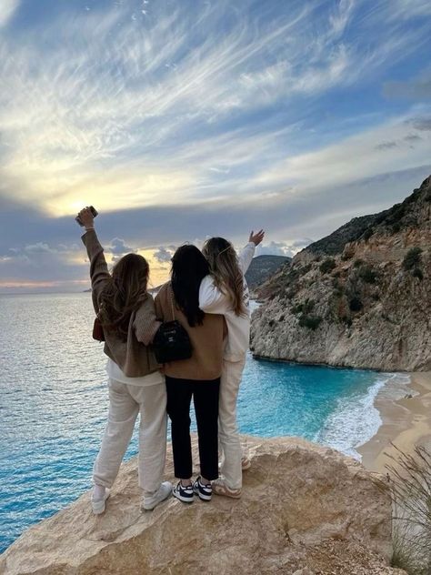 Trio Friends Aesthetic, Sister Travel, Sisters Trip, Friend Vacation, Friend Photography, Vision Board Photos, Vision Board Pictures, Life Vision Board, Friends Love