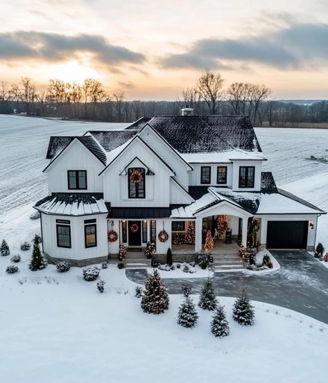 Aesthetic House Inspo Exterior, Dream Family Home Aesthetic, White House In The Woods, House In The Country Aesthetic, House Looks Outside, Houses In Vermont, Large Family House Exterior, Cute Aesthetic House Exterior, American Suburban House Interior