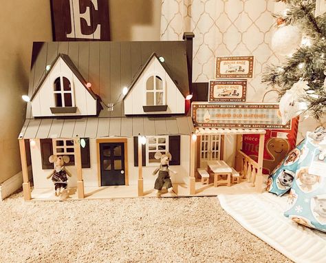 Hearth And Hand Farmhouse Dollhouse, Hearth And Hand Dollhouse, Farmhouse Dollhouse, Holiday Living Room Decor, Hearth And Hand With Magnolia, Holiday Living Room, Doll House Plans, Farmhouse Holiday, Wooden Dollhouse