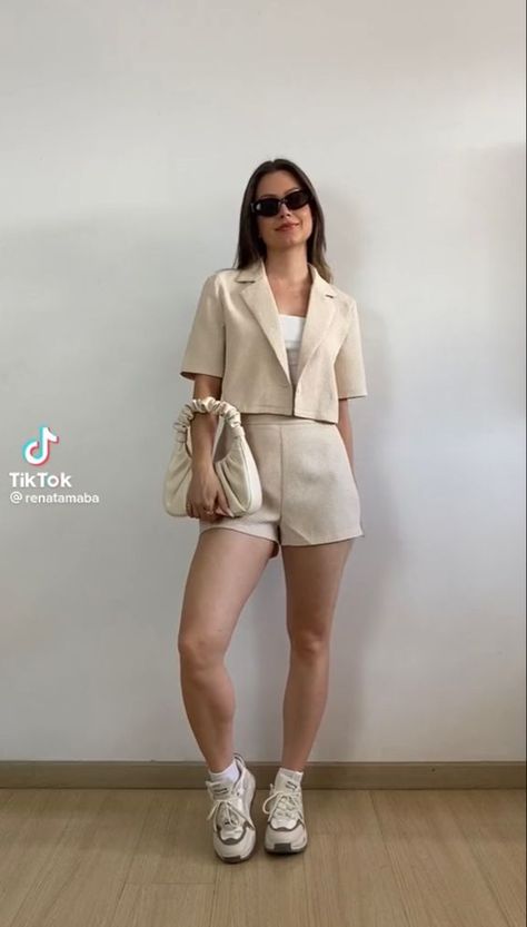 Outfits For Short People, Tumblr Thoughts, Outfits Beige, Estilo Clean, Casual Day Outfits, Elegante Casual, Fashion Mistakes, Looks Chic, 10 Pounds