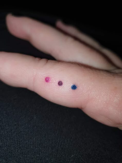 Simple Pride Tattoos, Bisexual Tattoos For Women, Subtle Bi Pride Aesthetic, Bi Tattoos For Women, Non Binary Tattoo Ideas, Pansexual Tattoo Ideas, Bi Pride Tattoo Ideas, Subtle Gay Tattoo, Bi Polar Tattoos