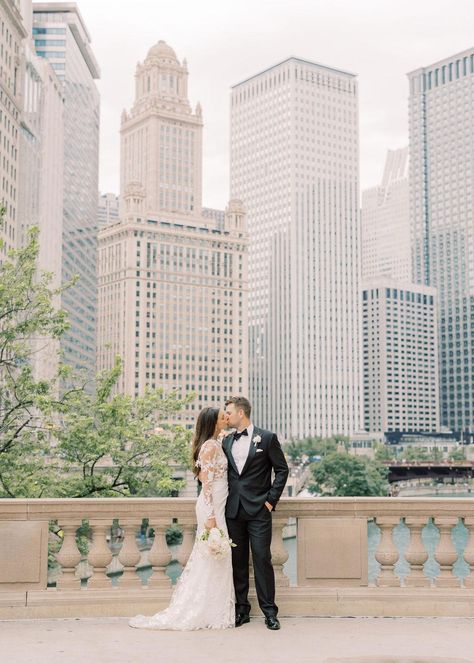 This Classic Chicago Wedding Is Filled With Elegance and Sophistication Chicago City Hall Wedding, Mehndi Photoshoot, Chicago City Hall, Chicago Elopement, Wedding Photography Shot List, Chicago Wedding Photos, City Hall Wedding Photos, Skyline Wedding, Chicago Wedding Photography