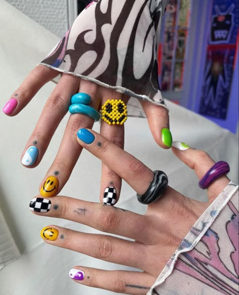 Designs On Nails, Smiley Face Nails, Best Summer Nails, Summer Nails Ideas, Mens Nails, Retro Nails, Best Nails, Hippie Nails, Punk Nails