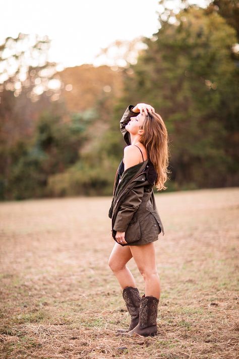 Outdoor Country Farm Boudoir Shoot Outdoor Boudiour Outfit Ideas, Outdoor Bourdier Photoshoot, Southern Photoshoot, Outdoor Boudiour Ideas, Woodland Photoshoot, Outdoor Photoshoot Inspiration, Things To Photograph, Boudiour Poses, D Photo