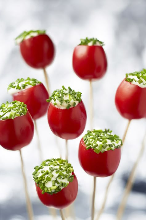 Healthy Party Food: Tomato Pops Recipe Appetizers, Nibbles For Party, Sommer Mad, Healthy Party Food, Decorações Com Comidas, Christmas Entertaining, Party Finger Foods, Snacks Für Party, Christmas Party Food