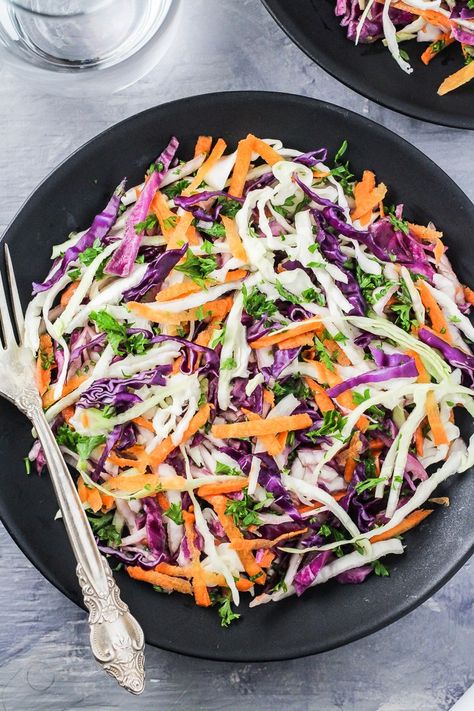 This raw red and green cabbage salad is budget-friendly, easy to make, and super nutritious. It makes a perfect side-salad for almost any dish. Green Cabbage Salad, Turnip Salad, Red Cabbage Coleslaw, Red Cabbage Recipes, Red Cabbage Salad, Coleslaw Recipe Easy, Cabbage Salad Recipes, Fall Recipes Healthy, Slaw Recipes