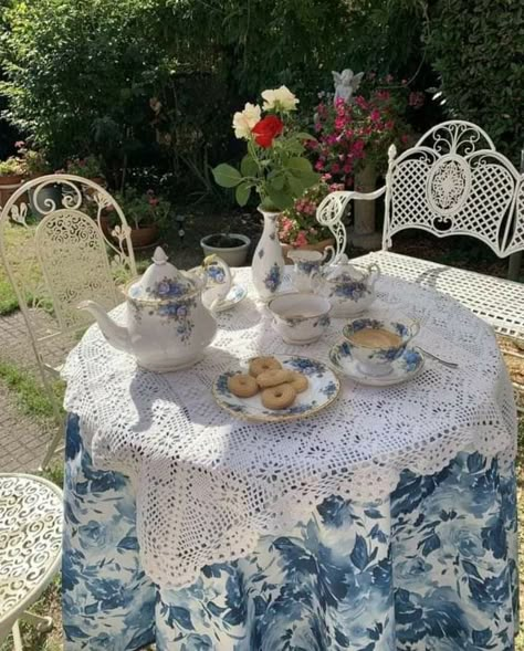 Cottage Core Table Setting, Tea Set Aesthetic, Cottage Core Table, Tea Time Aesthetic, Cottage Aesthetic, Tea Party Garden, Tea Garden, Spring Aesthetic, High Tea